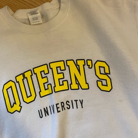 ‼️SOLD‼️ White Queen’s University Crewneck - Picture 3 of 4